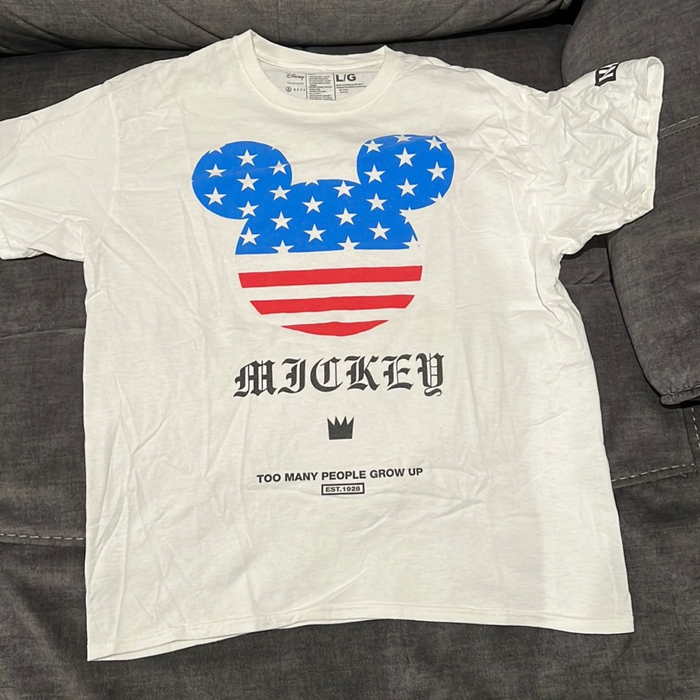 White Men’s Disney Neff T-shirt size large.